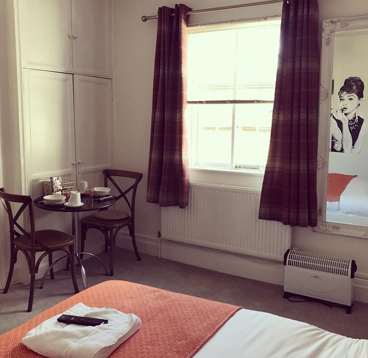 Wansford Country Lounge B&B Ngoại thất bức ảnh